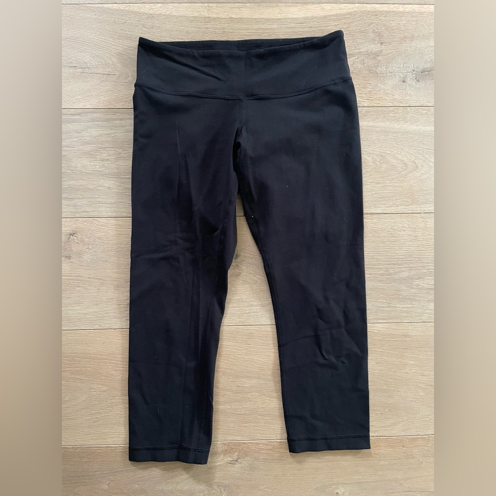 Lululemon Black cropped yoga leggings - size 8